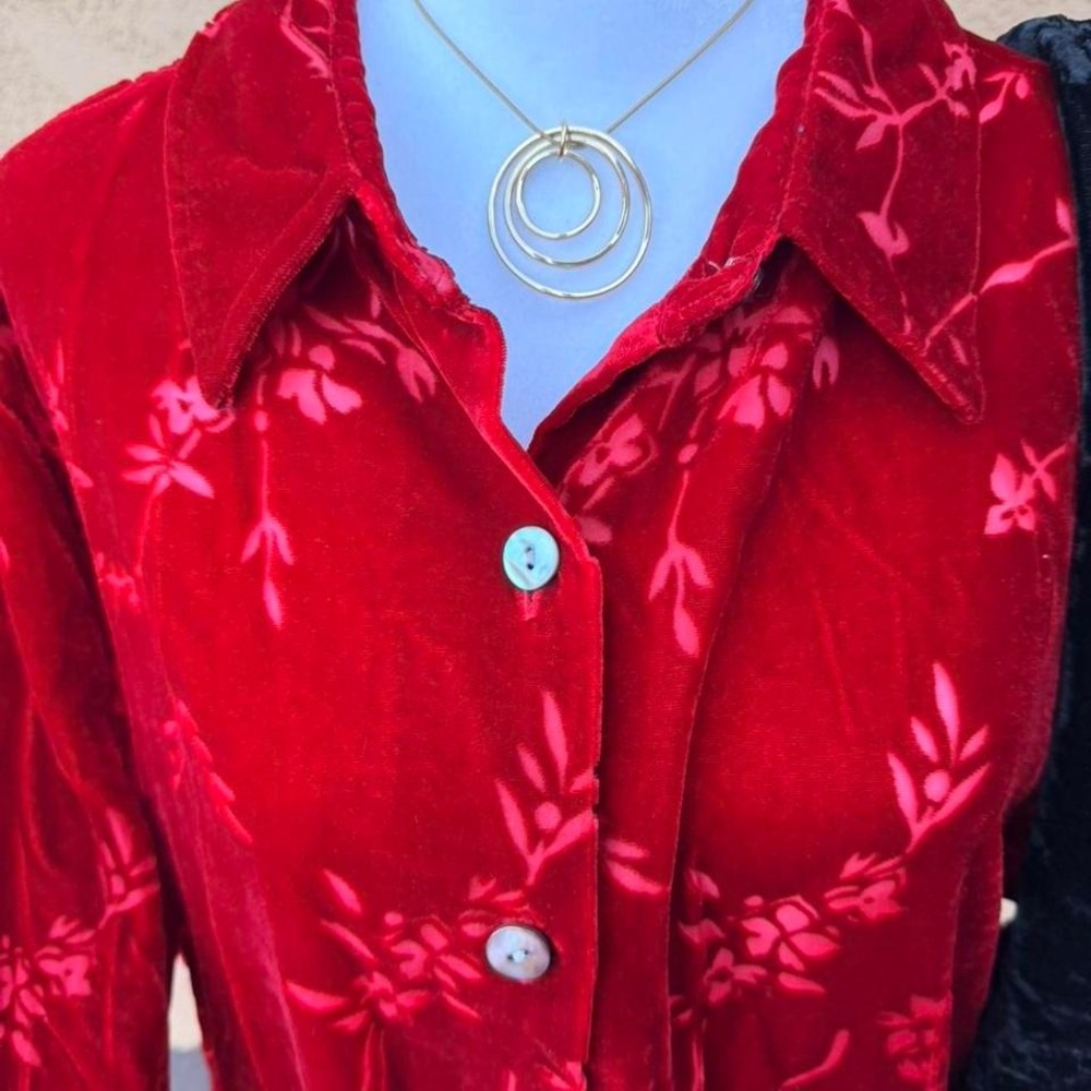Velvet Jaclyn Smith long sleeve button down - Picture 2 of 6